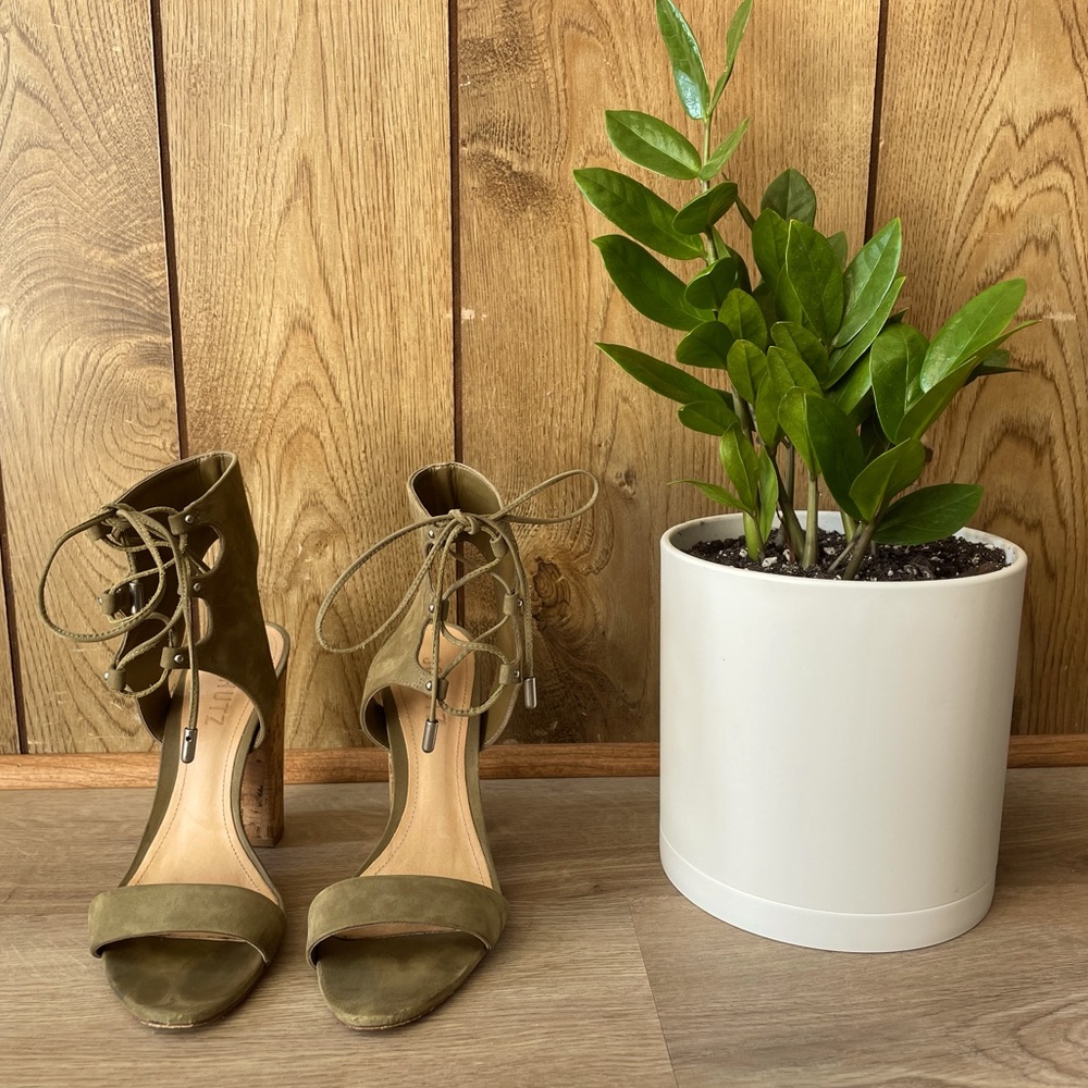 Steve Madden size 6, olive green heeled sandals.